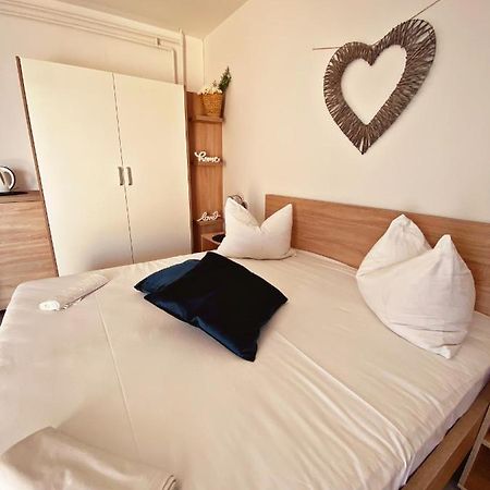 The Manzoni Family 3 Hotel Punat Bagian luar foto