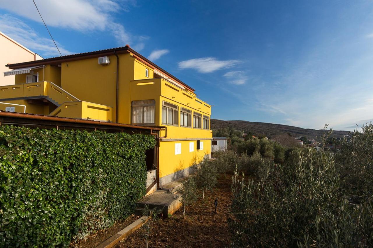 The Manzoni Family 3 Hotel Punat Bagian luar foto